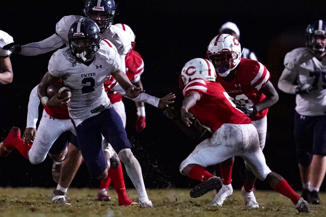 Dwyer's Xavier Scott Jr. runs with the ball during a tri-county playoff game against Plantation on Friday, Dec. 11, 2020 in Plantation.