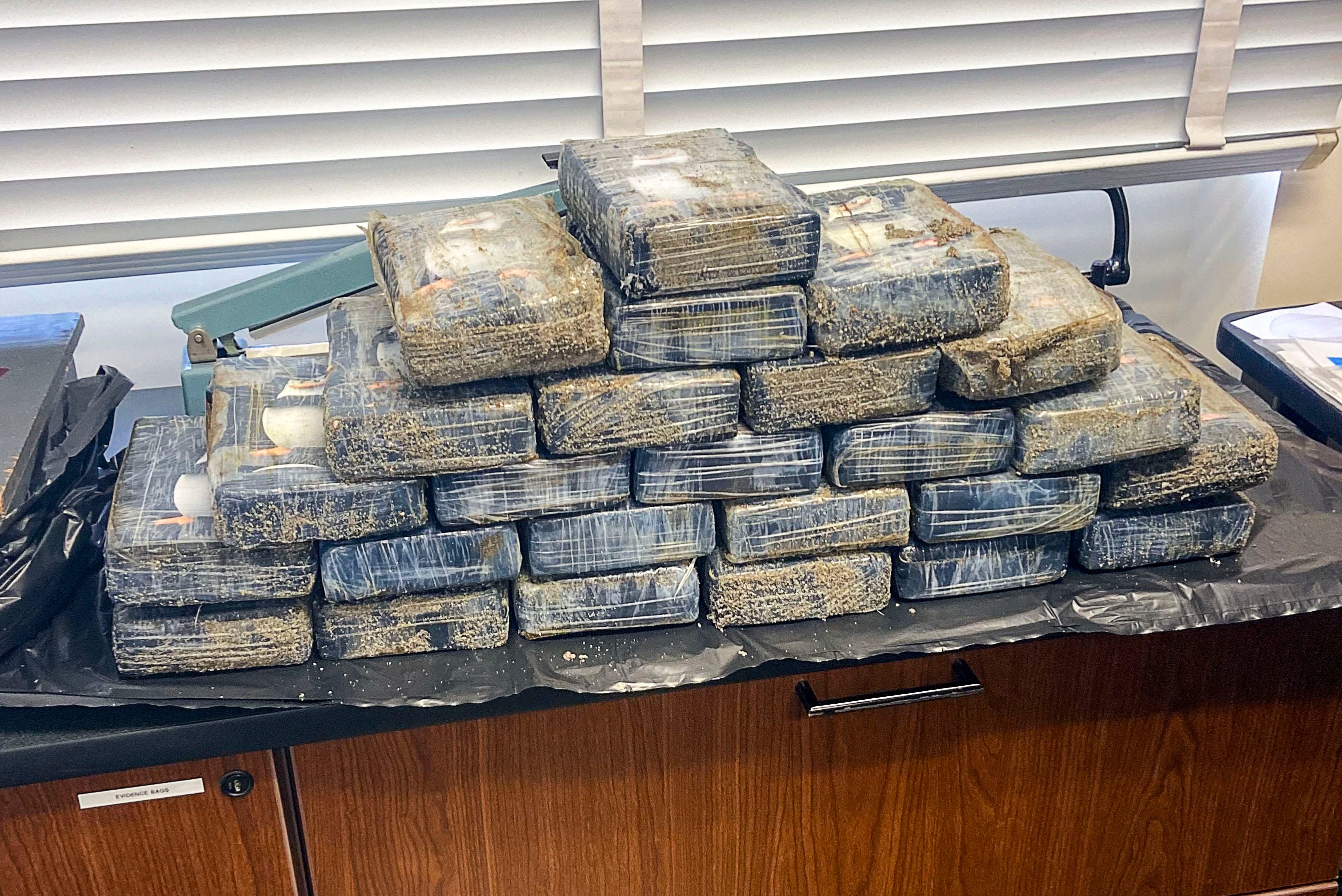 70 Pounds Of Cocaine Worth 850k Wash Ashore In Palm Beach Police Say 70 Pounds Of Cocaine Worth 850k Wash Ashore In Palm Beach Police Say