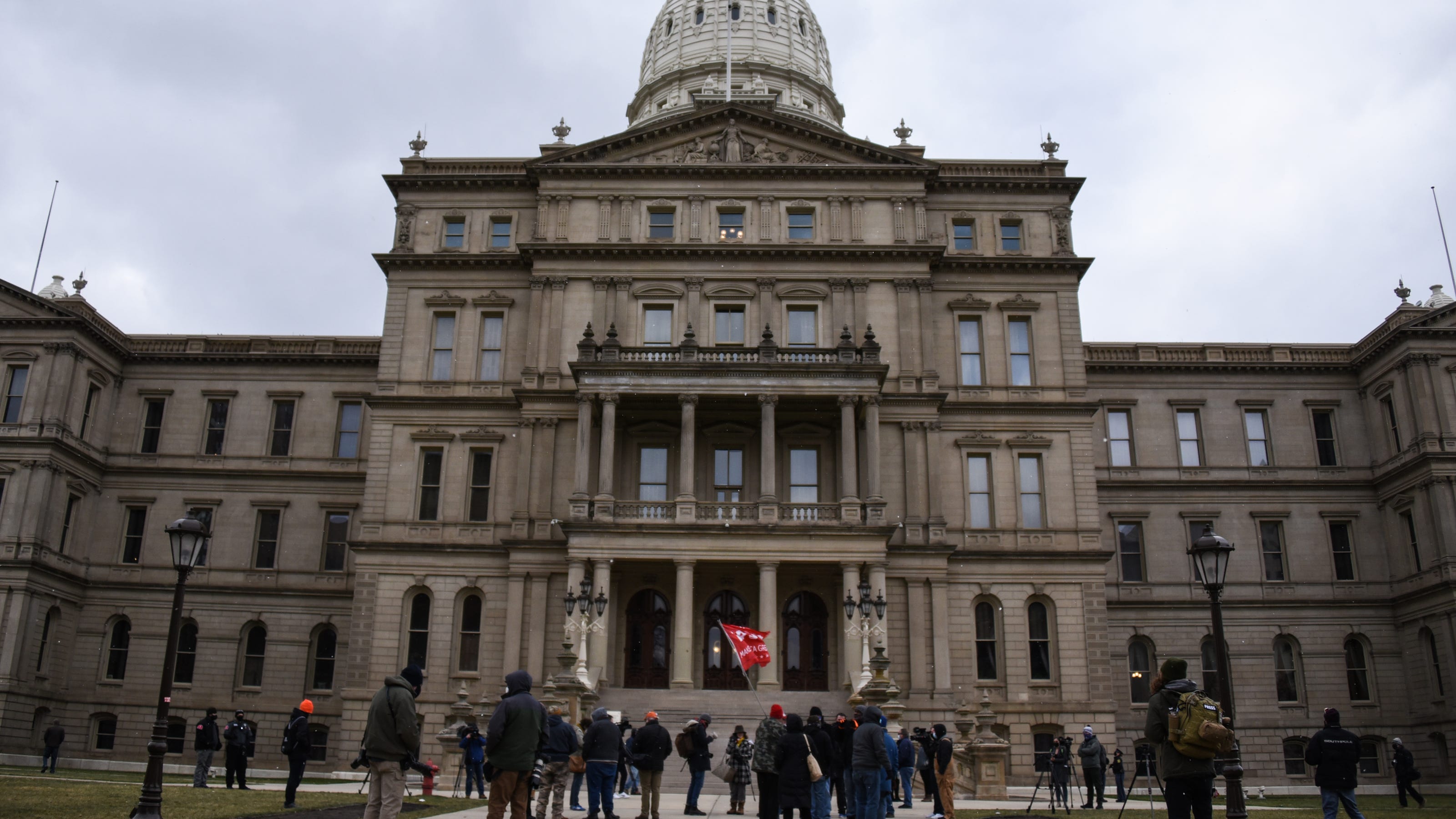 Charlotte man arrested in connection with false bomb threat at capitol