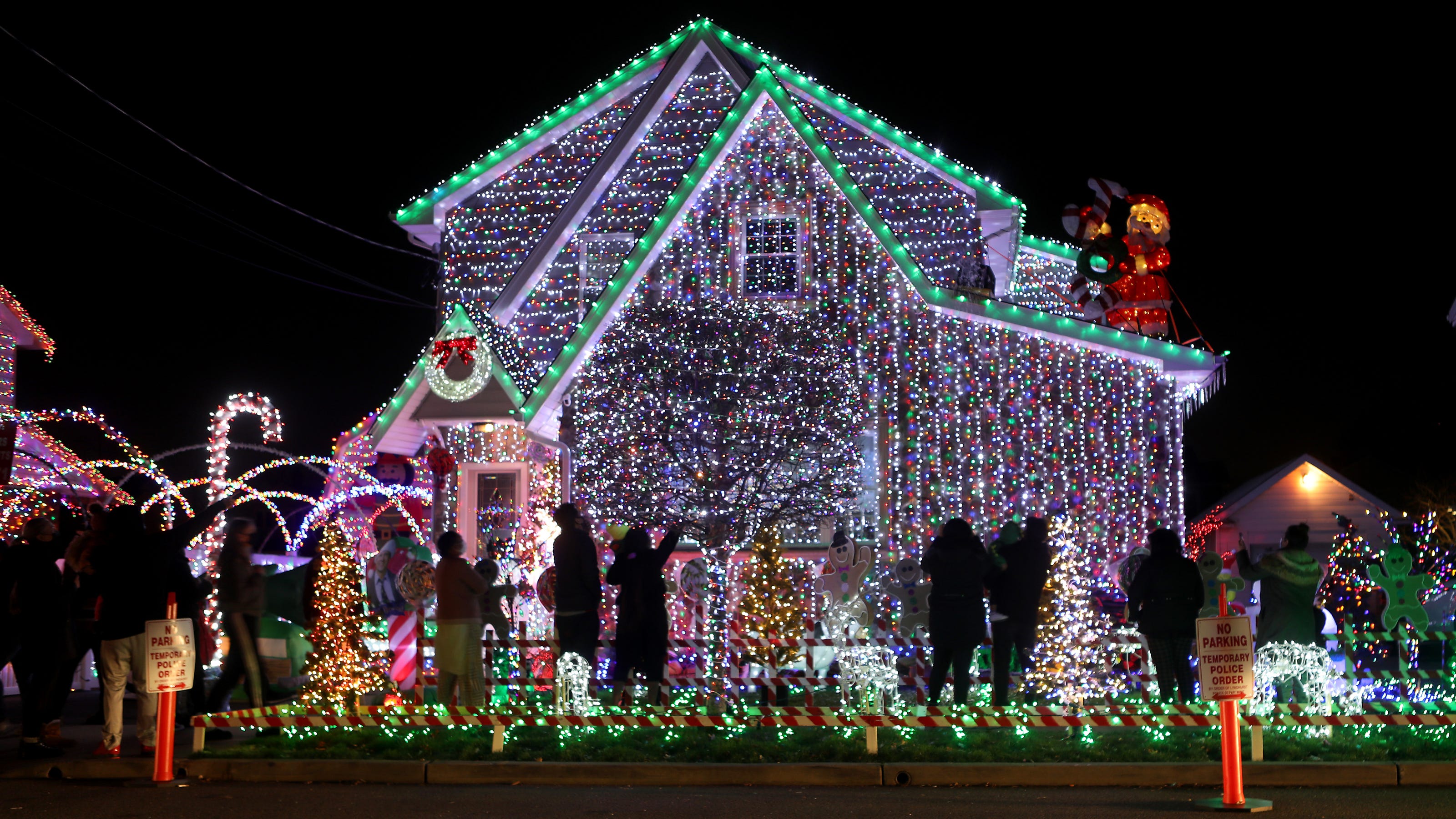 Lyndhurst Nj Massive Christmas Light Display Draws Crowds