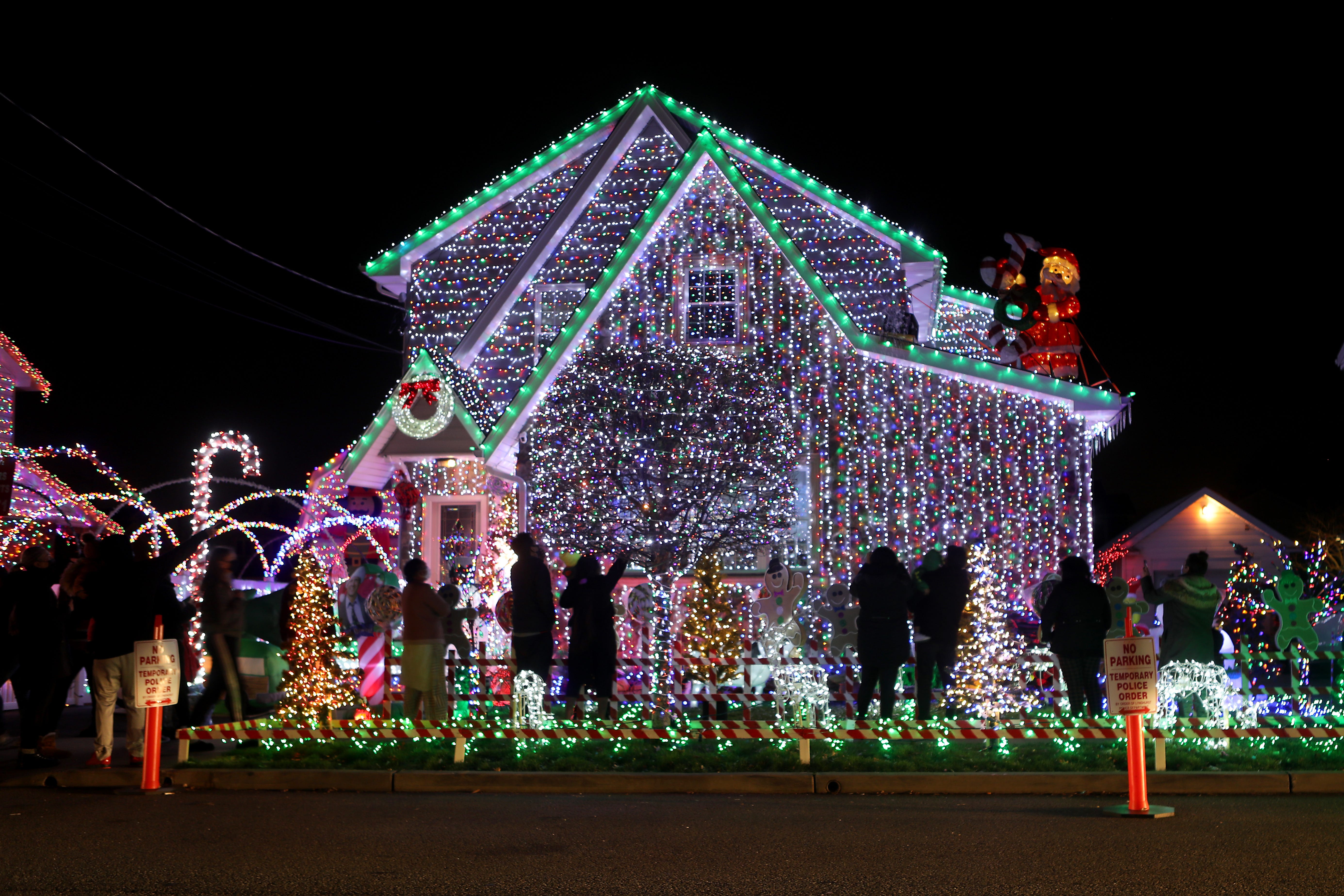 Lyndhurst Nj Massive Christmas Light Display Draws Crowds