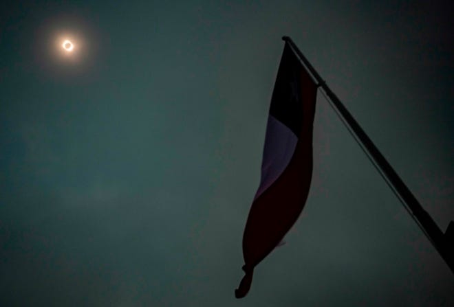 Vista del eclipse solar total en Pucón, sur de Chile, el 14 de diciembre de 2020.