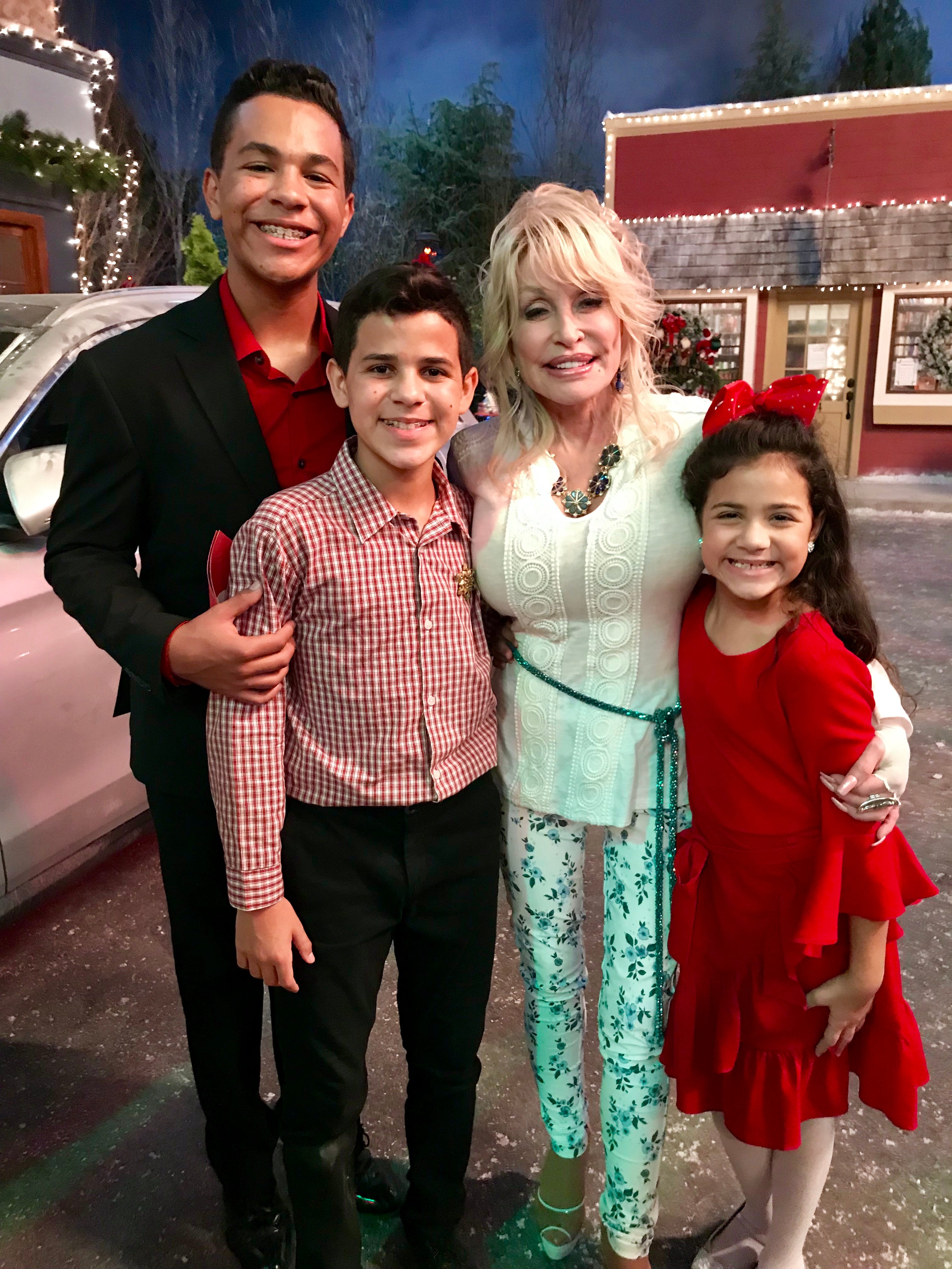 Davenport Siblings Dance In Dolly Parton S Christmas Movie On Netflix