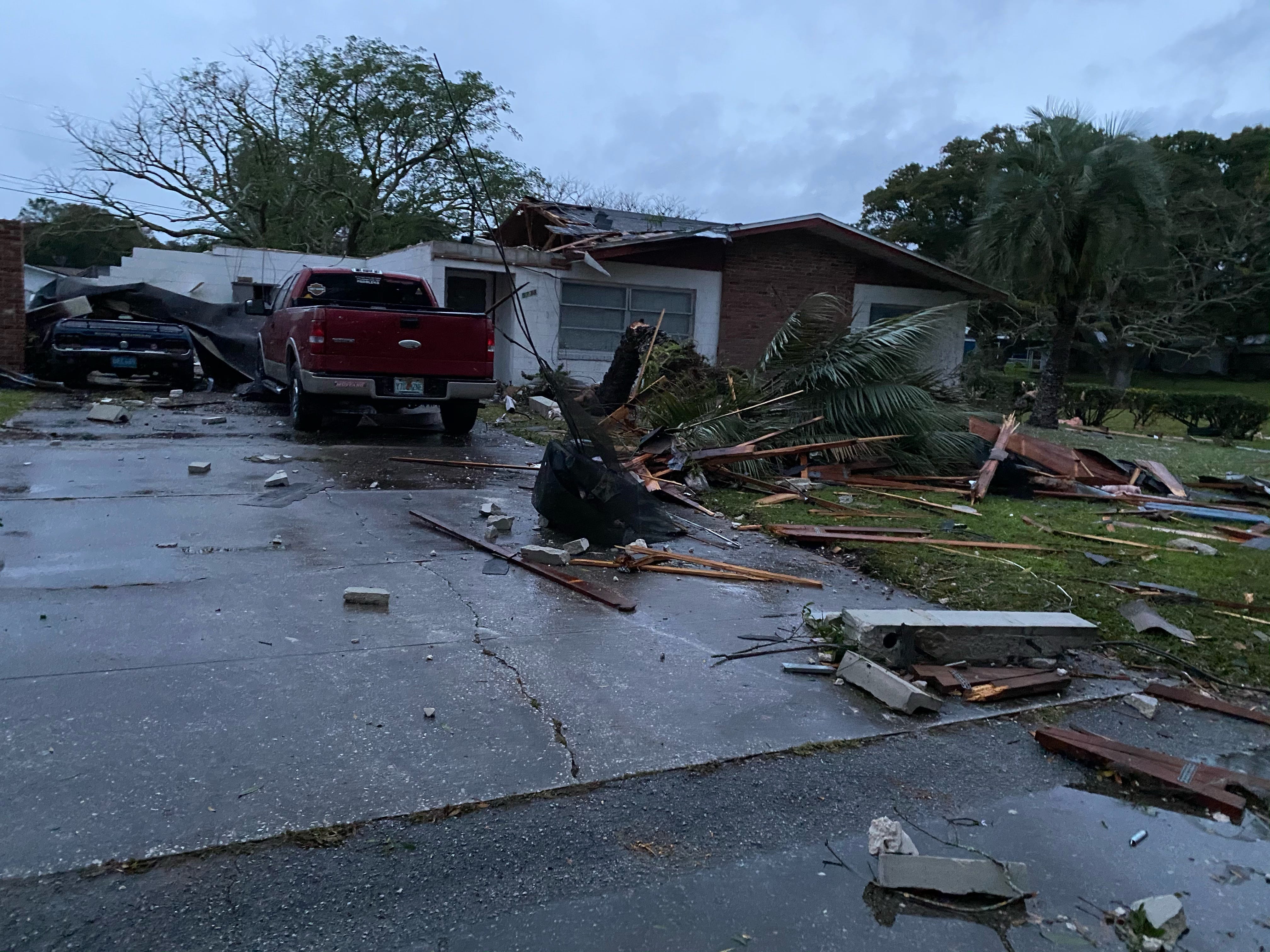 Tornado in North Lakeland causes heavy damage, power outages