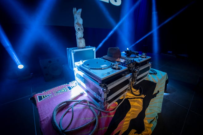 Το Splash Bar παρουσιάζει μια μονομαχία DJ event με τον DJ Krush και τον DJ Scenario.