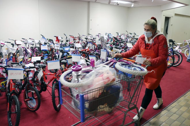 Makayla Howell volunteers as a runner to get gifts for curbside delivery during the 2020 Salvation Army Angel Tree Distribution at Sunset Center Thursday.[Neil Starkey / For the Amarillo Globe-News]