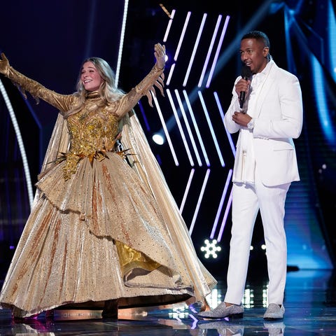THE MASKED SINGER: L-R: LeAnn Rimes and host Nick 