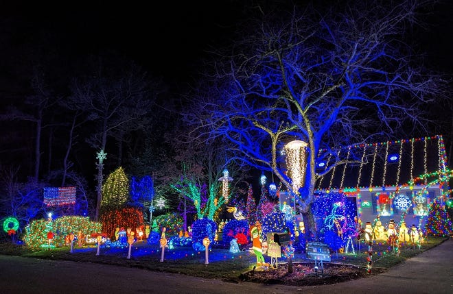 Here S Where To Find Cape Cod S Best Outdoor Holiday Light Displays Outdoor Christmas Light Displays Near Me