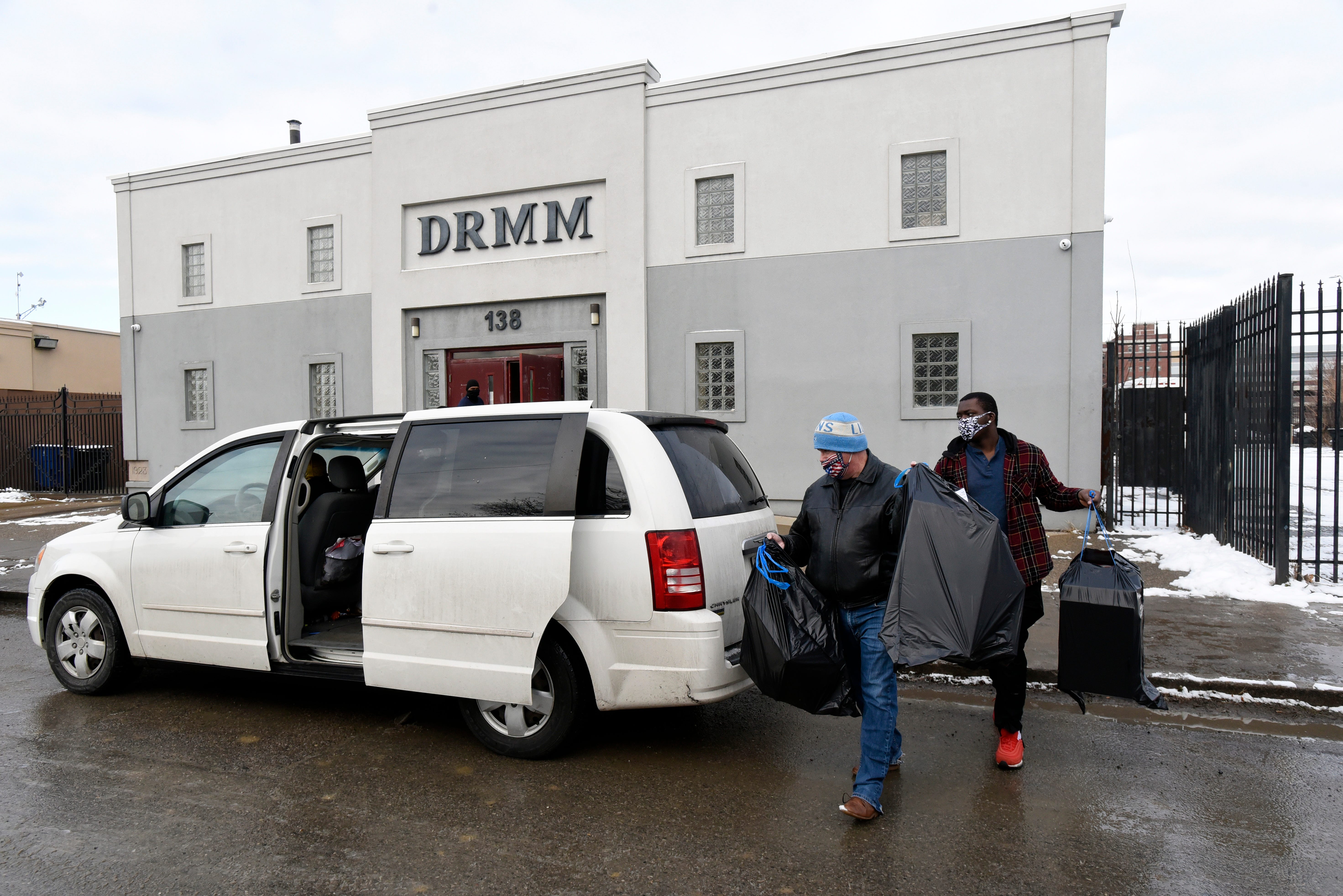 Tempat penampungan Metro Detroit bersiap menghadapi badai yang akan datang, beberapa dengan kapasitas