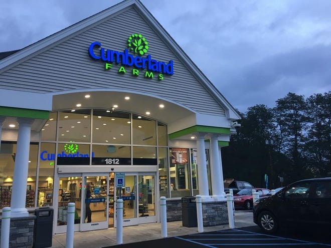Cumberland Farms will offer free coffee, tea or hot chocolate on Christmas Day.