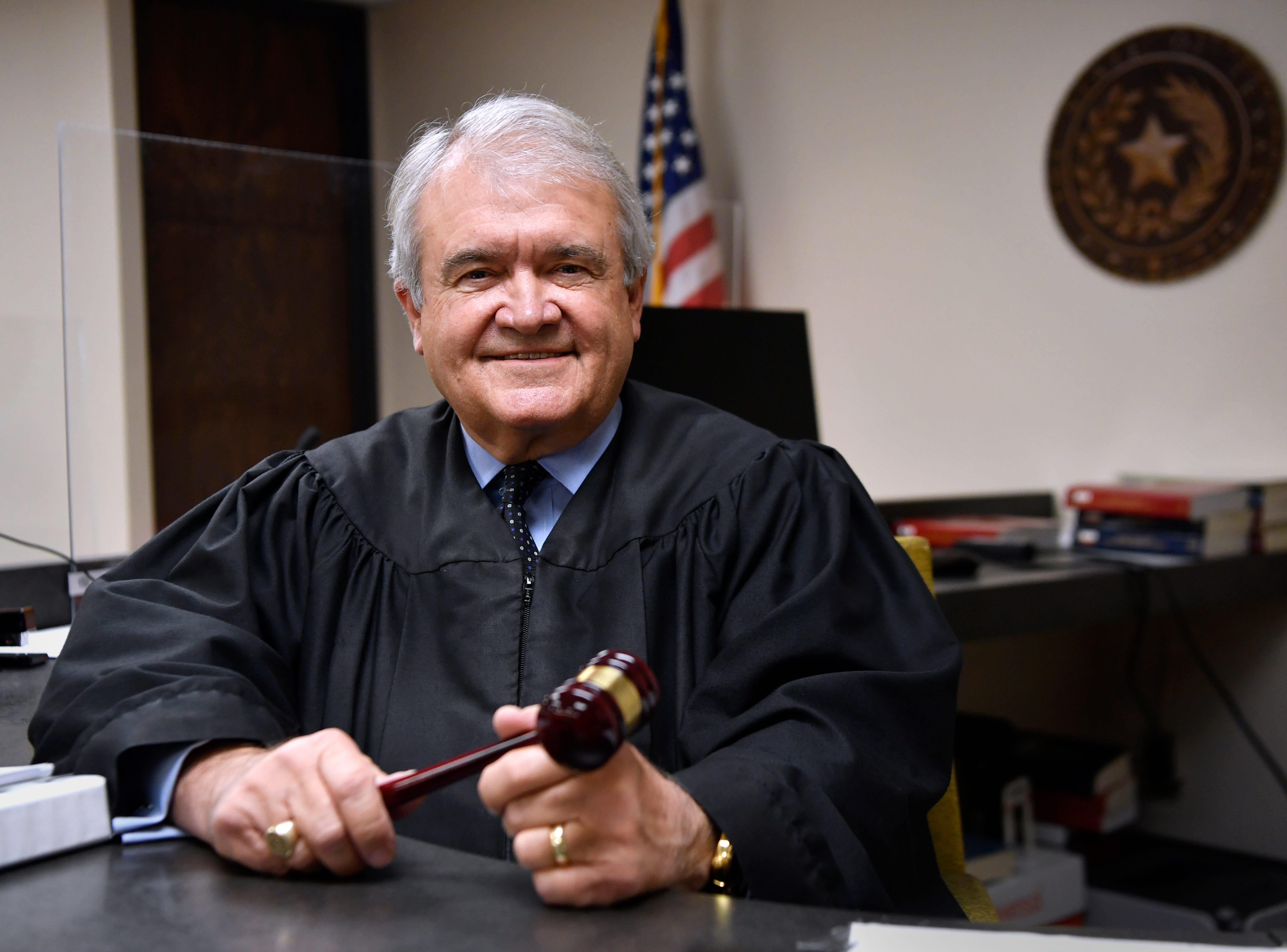 Retiring Judge Lee Hamilton earned respect in his dual roles