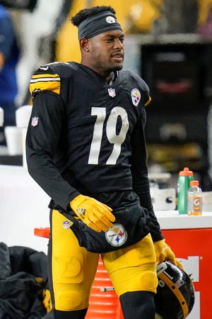 Pittsburgh Steelers wide receiver JuJu Smith-Schuster (19) on the sideline against the Washington Football Team in an NFL football game, Monday, Dec. 7, 2020, in Pittsburgh. (AP Photo/Keith Srakocic)