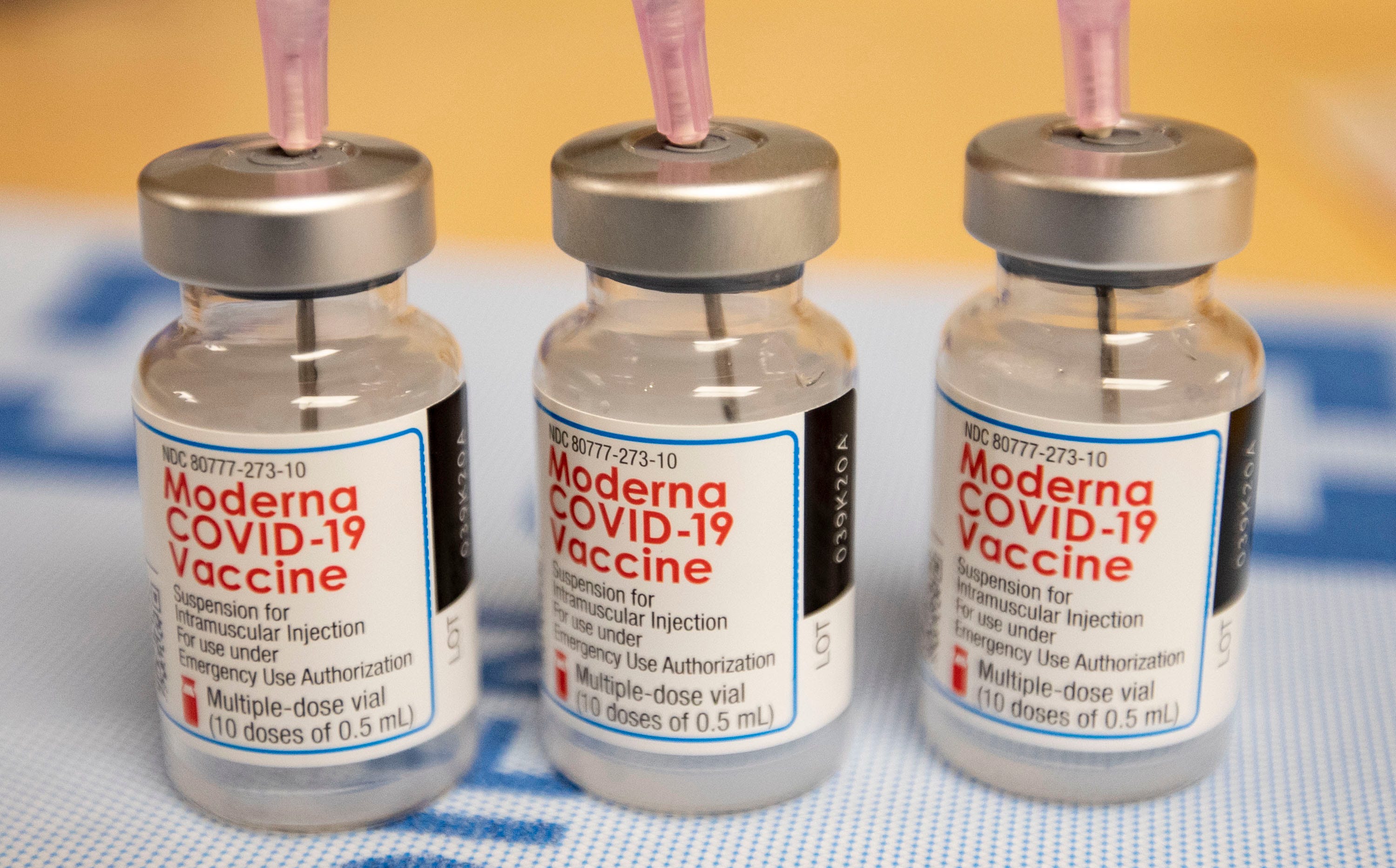 Вакцина адреса. Moderna вакцина от коронавируса. Вакцина moderna против Covid-19. Вакцина Модерна (moderna США). Вакцины Pfizer и moderna.