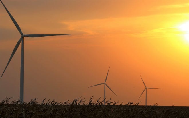 MidAmerican Energy wind turbines.