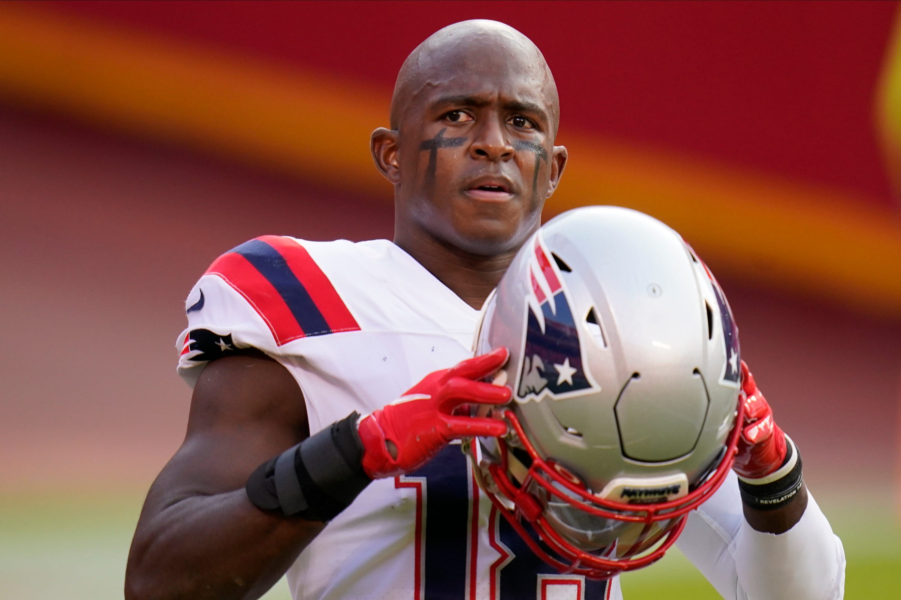 Football and the COVID vaccine How the Patriots handle the NFL policy