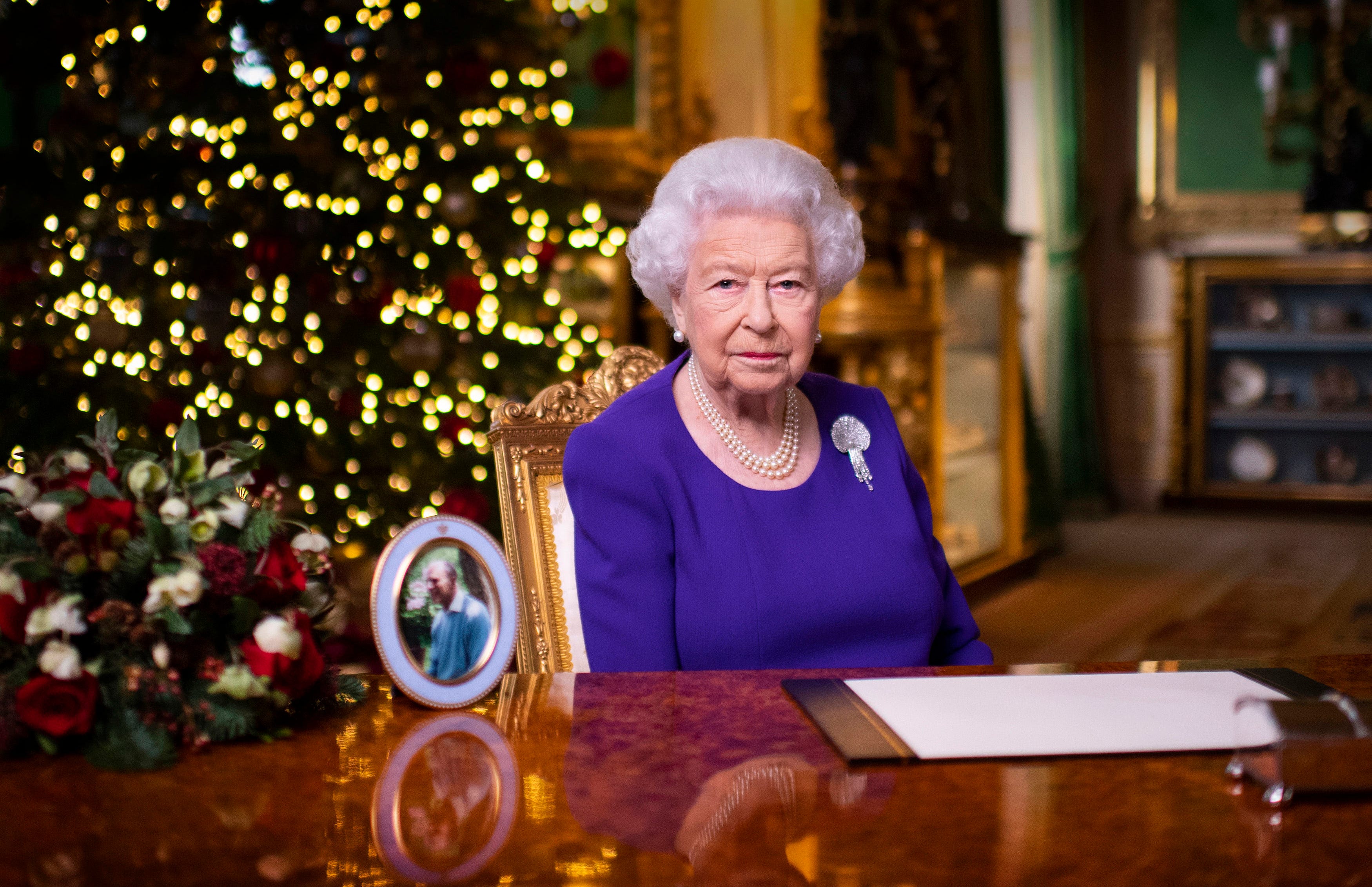 Queen Elizabeth II talks hope amid pandemic in Christmas speech