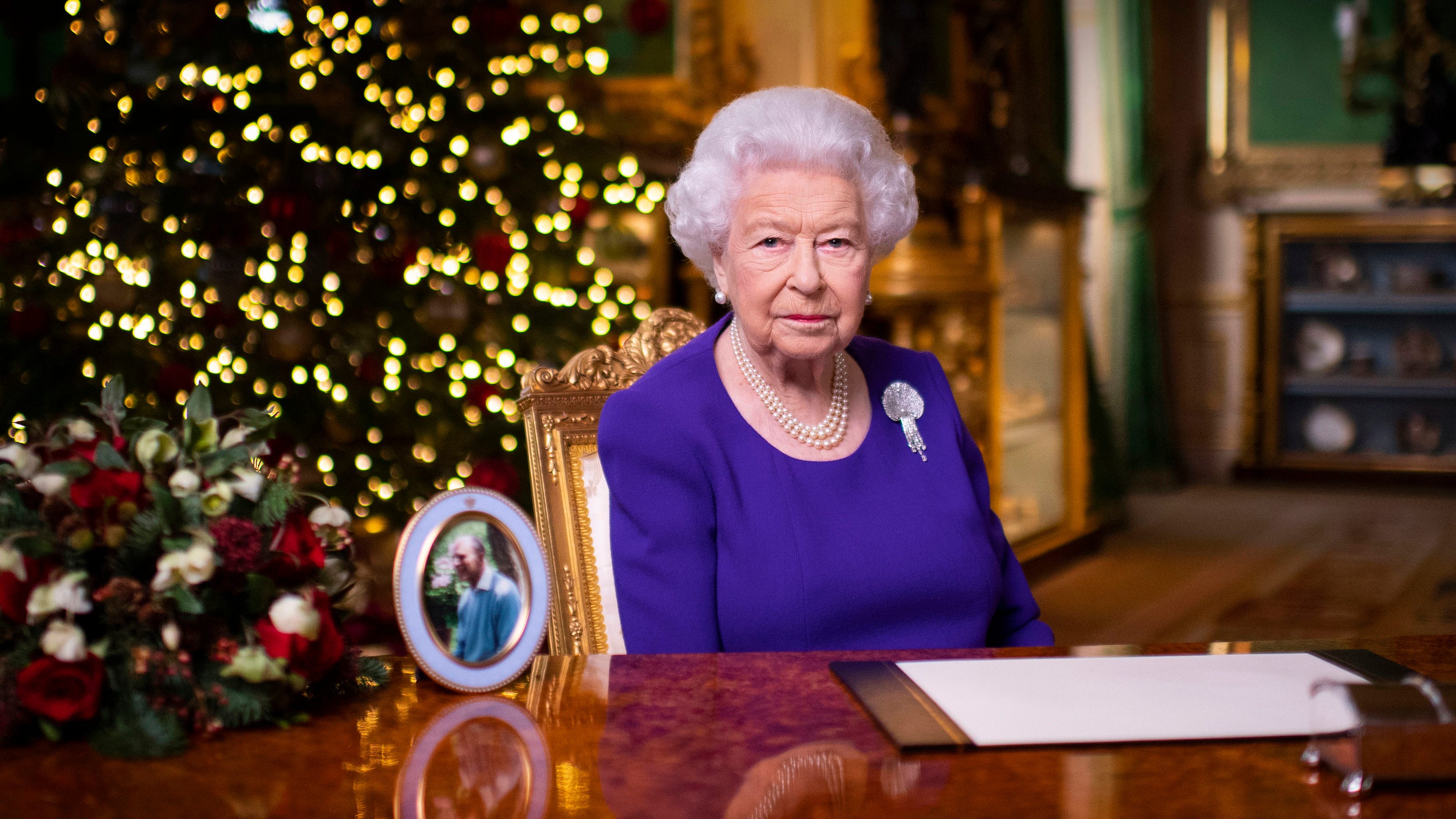 Queen Elizabeth Ii Talks Hope Amid Pandemic In Christmas Speech Queen Elizabeth First Christmas Message
