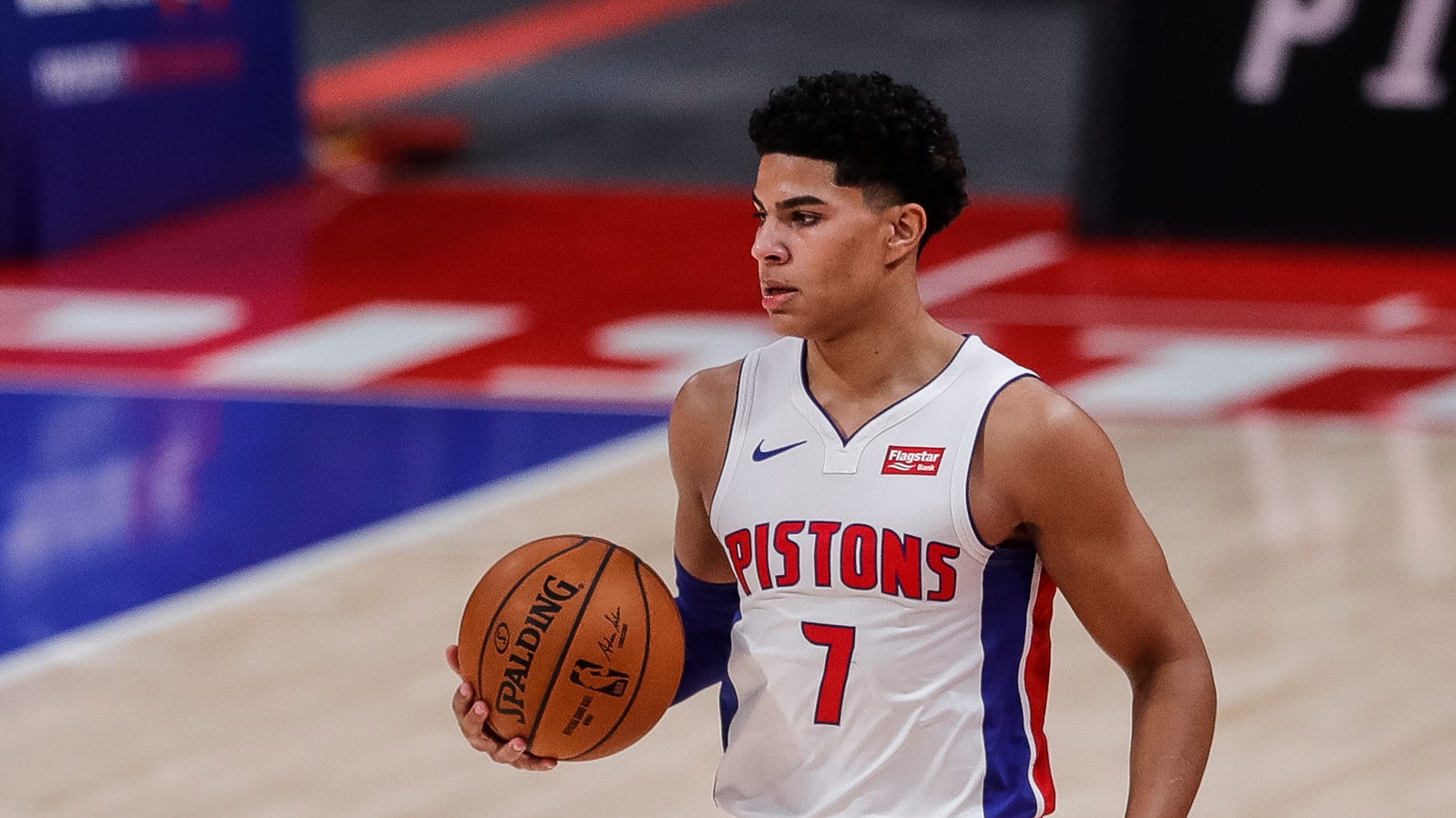 Killian Hayes leaves Detroit Pistons' game with hip injury