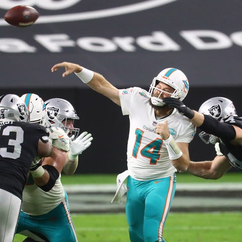 Dolphins QB Ryan Fitzpatrick (14) shone in relief 