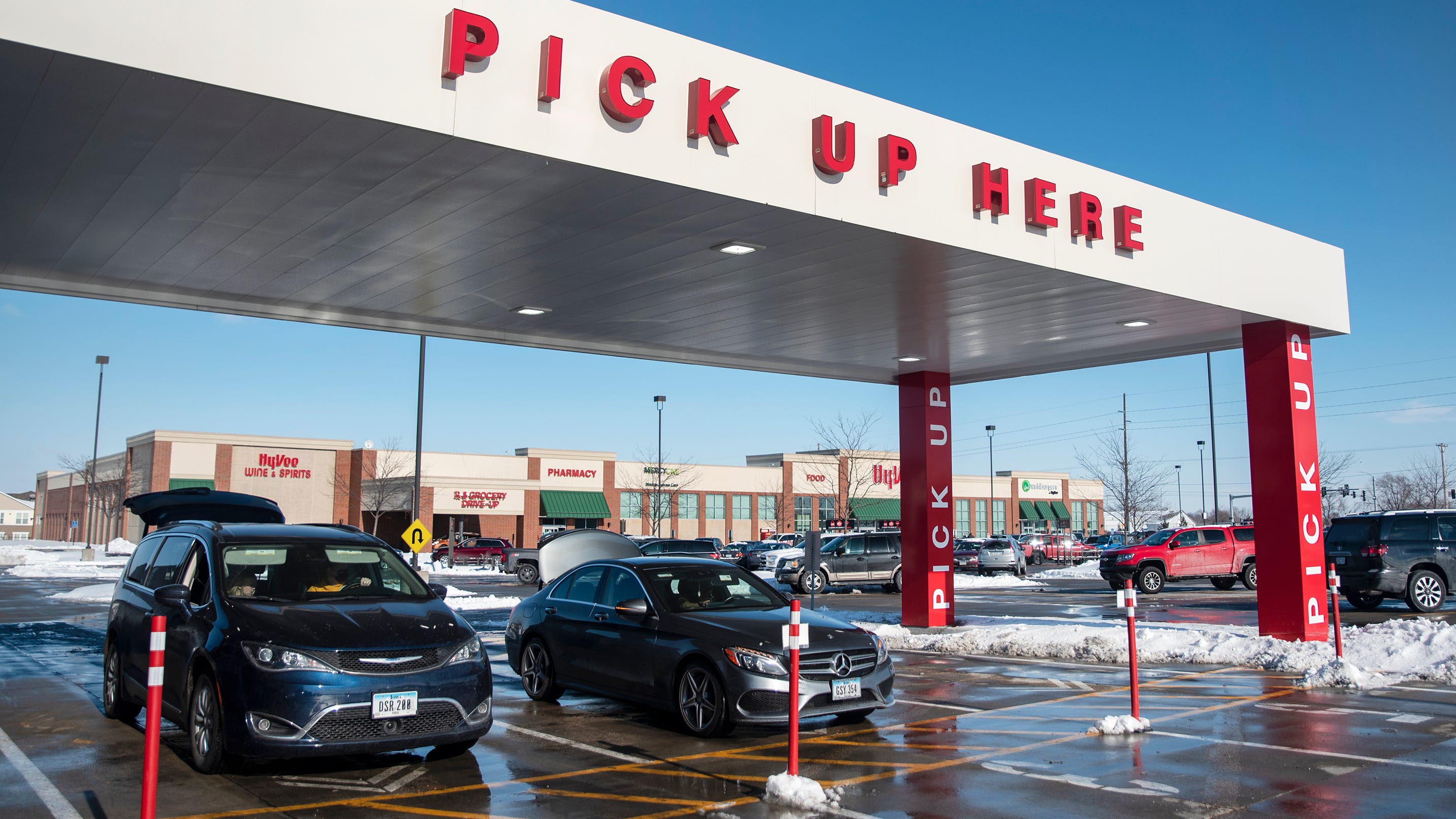 HyVee upgrading online grocery pickup option in Iowa City, Coralville