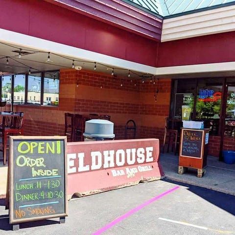 The Fieldhouse Bar & Grill on the West Bluff of Pe