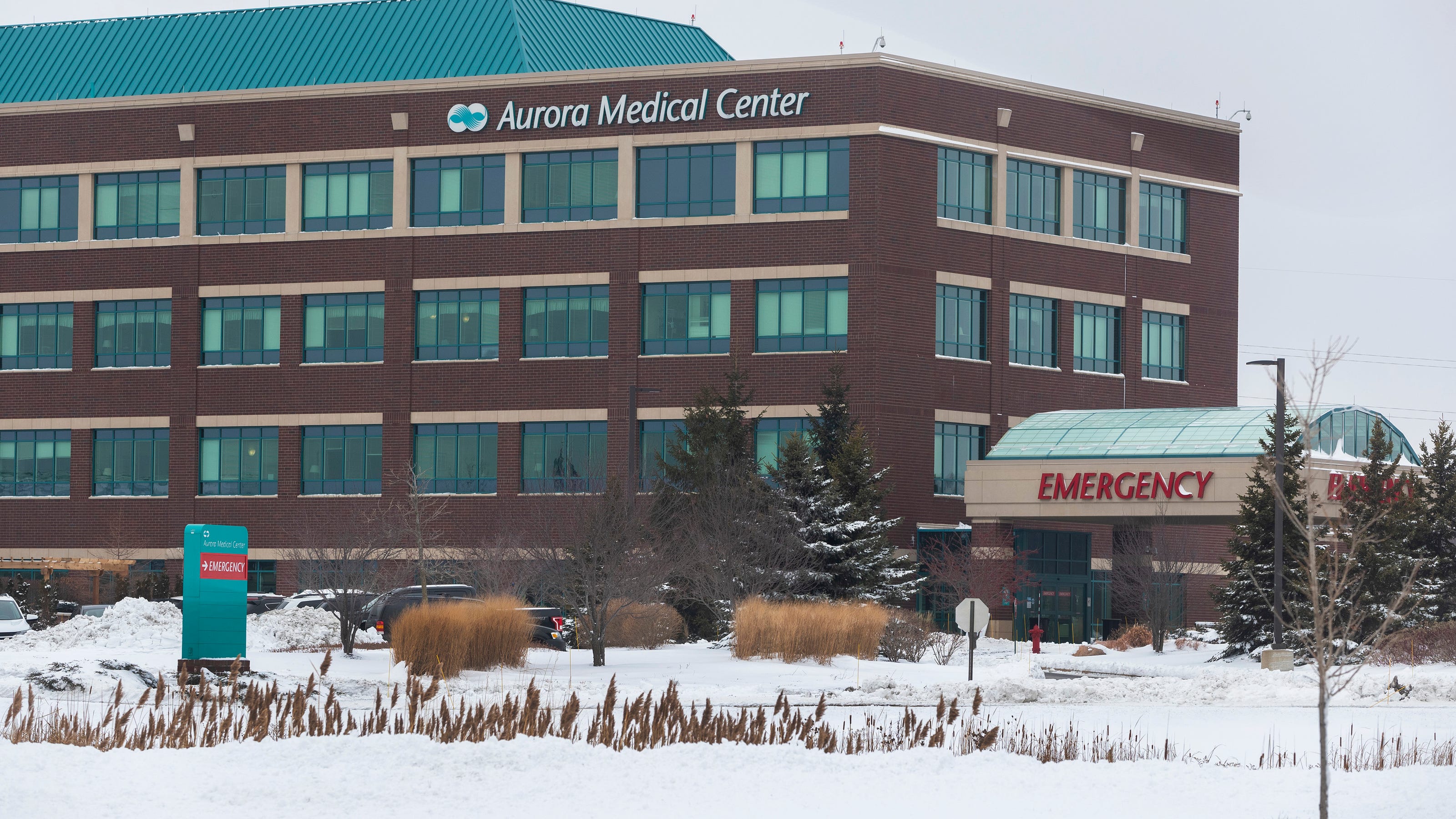 Aurora health care worker destroyed COVID-19 vaccine doses, police say