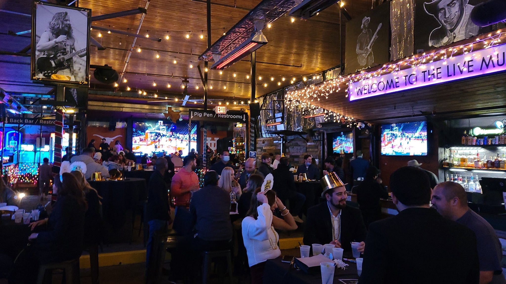 Austin Curfew New Years Eve Many Celebrated New Year S Eve In Downtown Austin