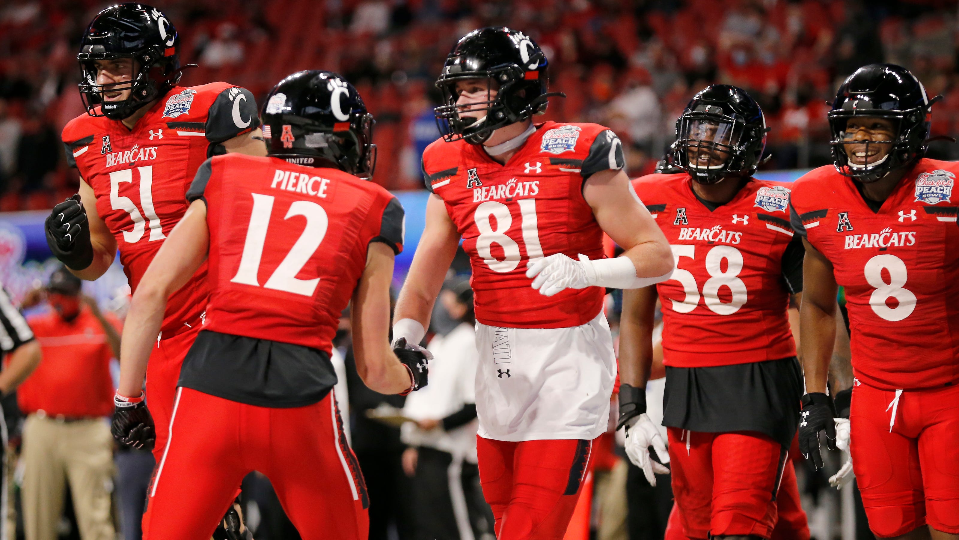 Reactions Whyle's TD catch gives Bearcats Peach Bowl lead at half