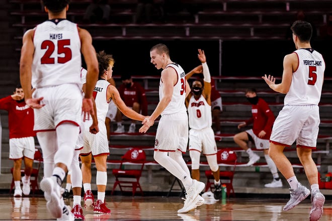 Notebook: South Dakota men flying high into bye week