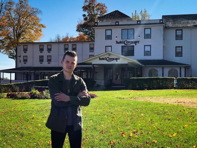 Pittsburgh ghost hunter Brett McGinnis investigates reports that The Hotel Conneaut is haunted in the season premiere of Travel Channel's "Ghost Nation."