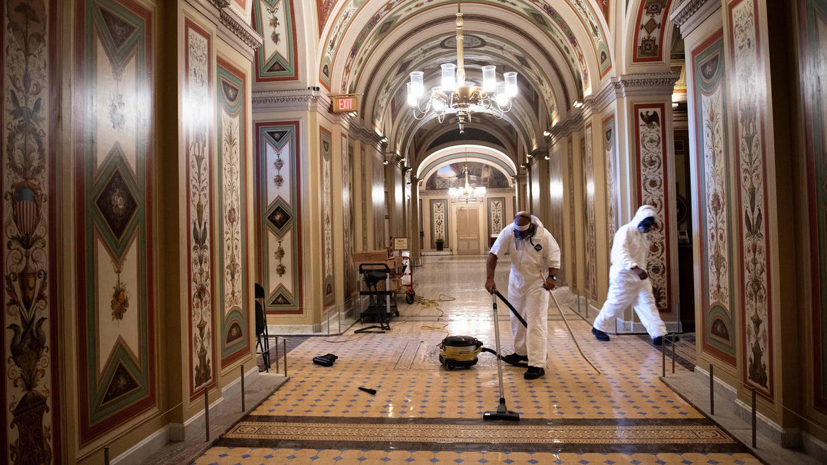 196d7eeb-c78a-400c-85f6-fece628e31f6-Capitol_damage_cleanup_01.JPG