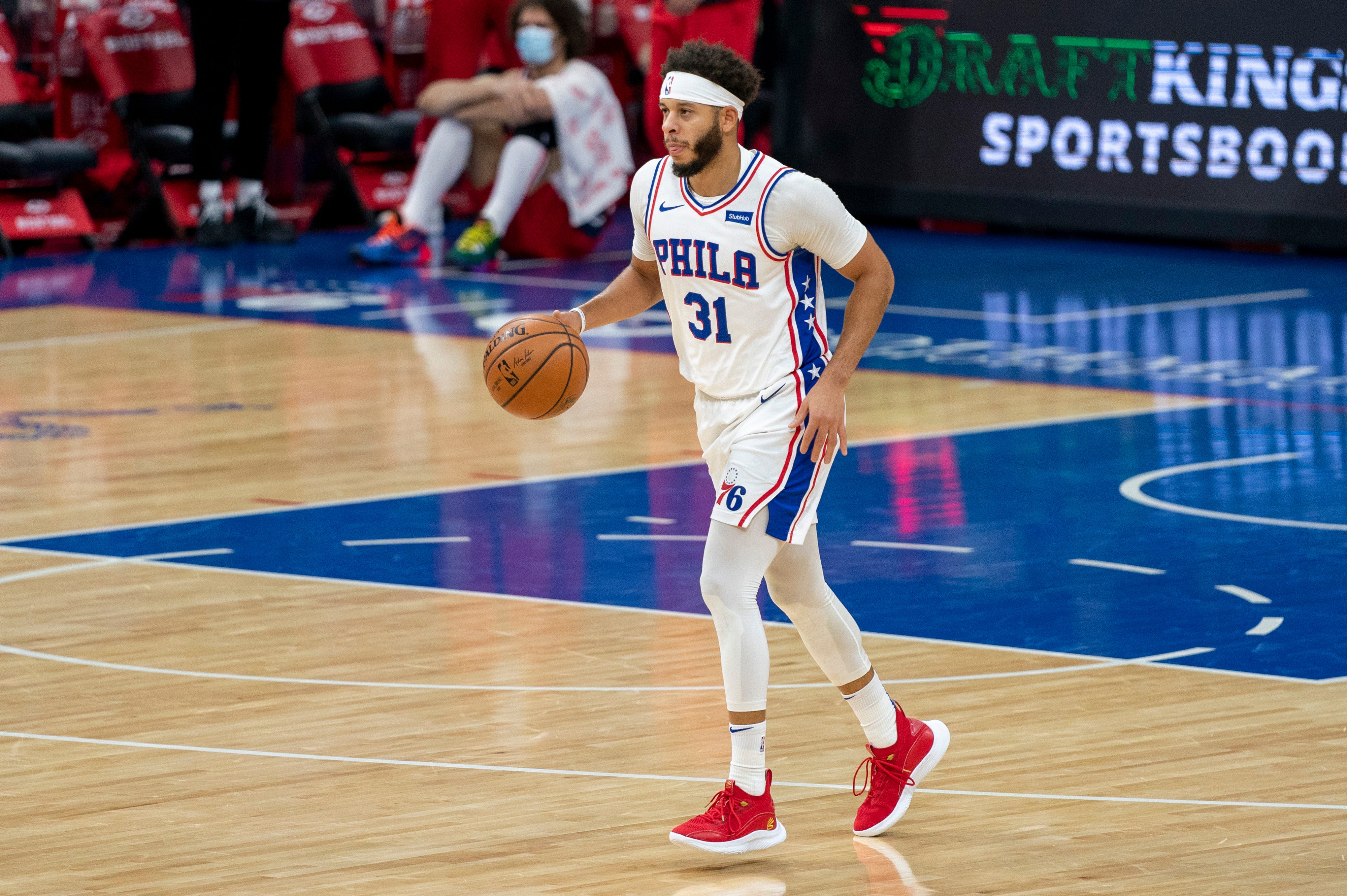 Reports: Sixers' Seth Curry tests positive for COVID-19, team to remai...
