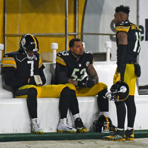 Ben Roethlisberger and Maurkice Pouncey  sit on th