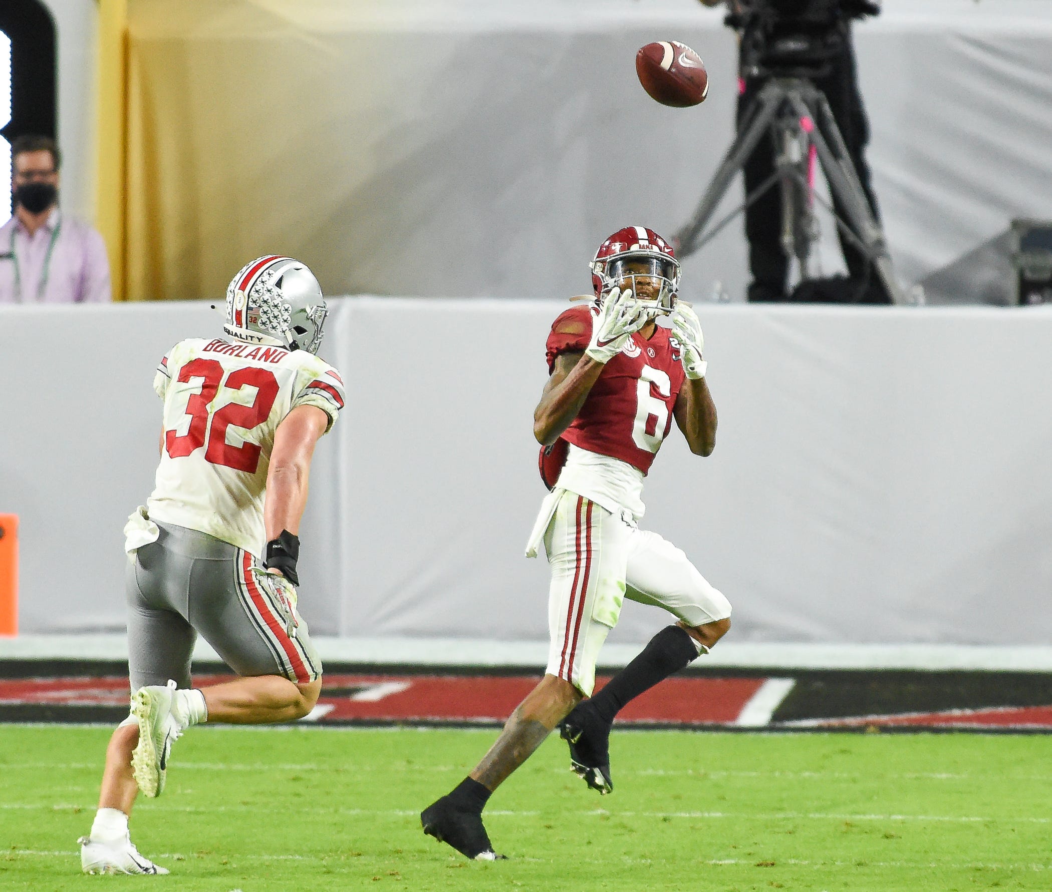 devonta smith dolphins uniform
