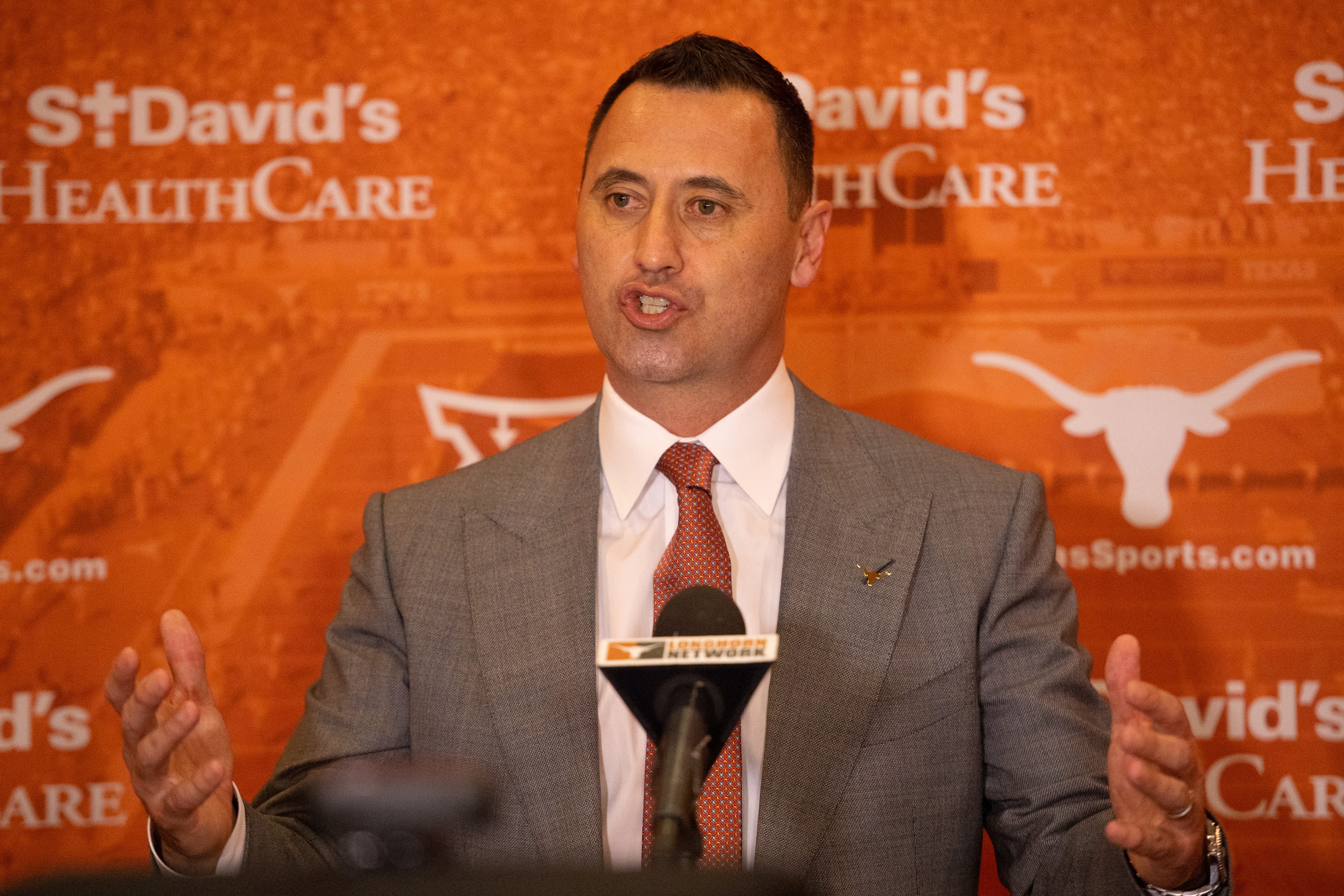 Now at Texas, Sark makes first remarks as head coach