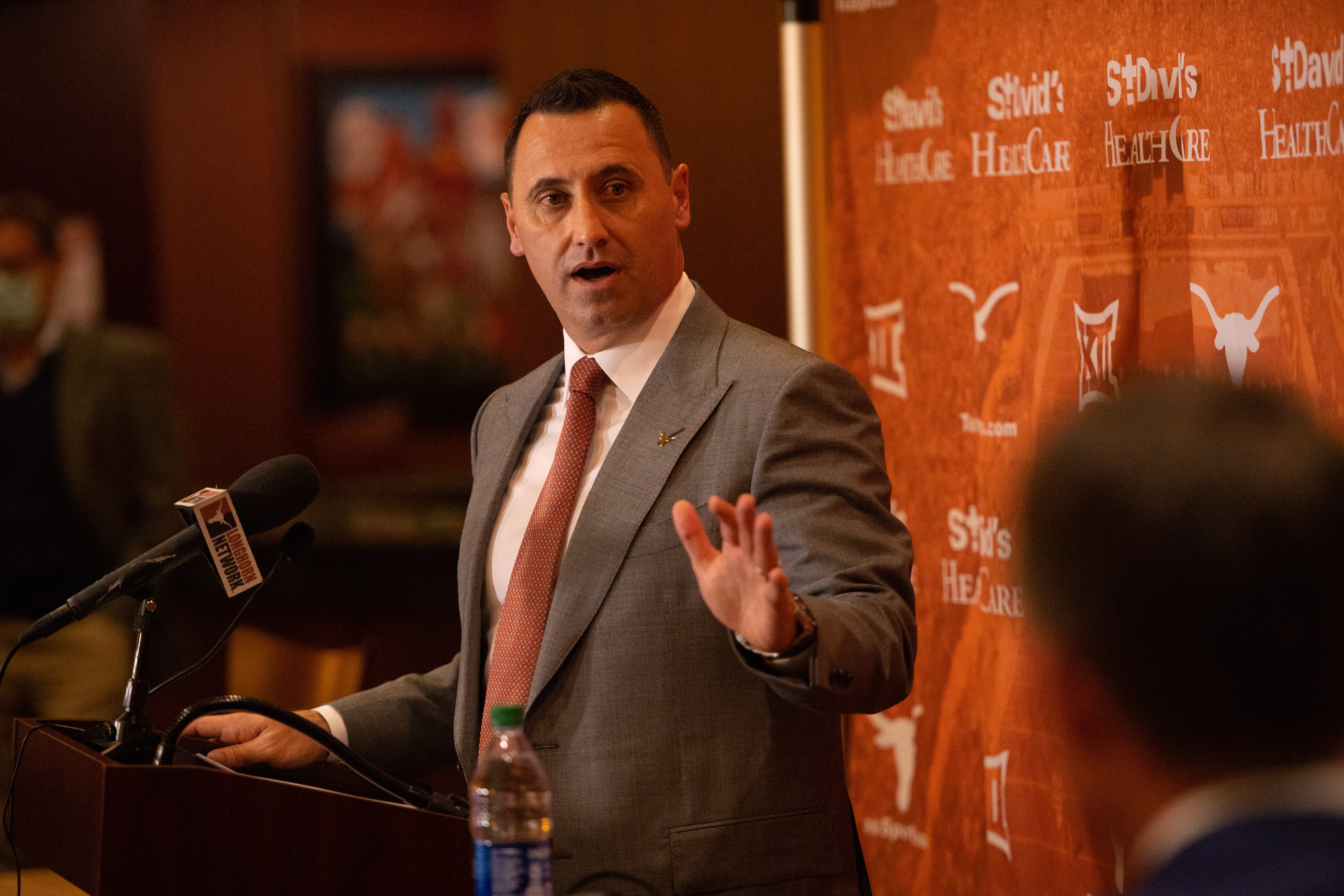 Texas breaks the bank for Sark, new assistants Texas breaks the bank for Sark, new assistants