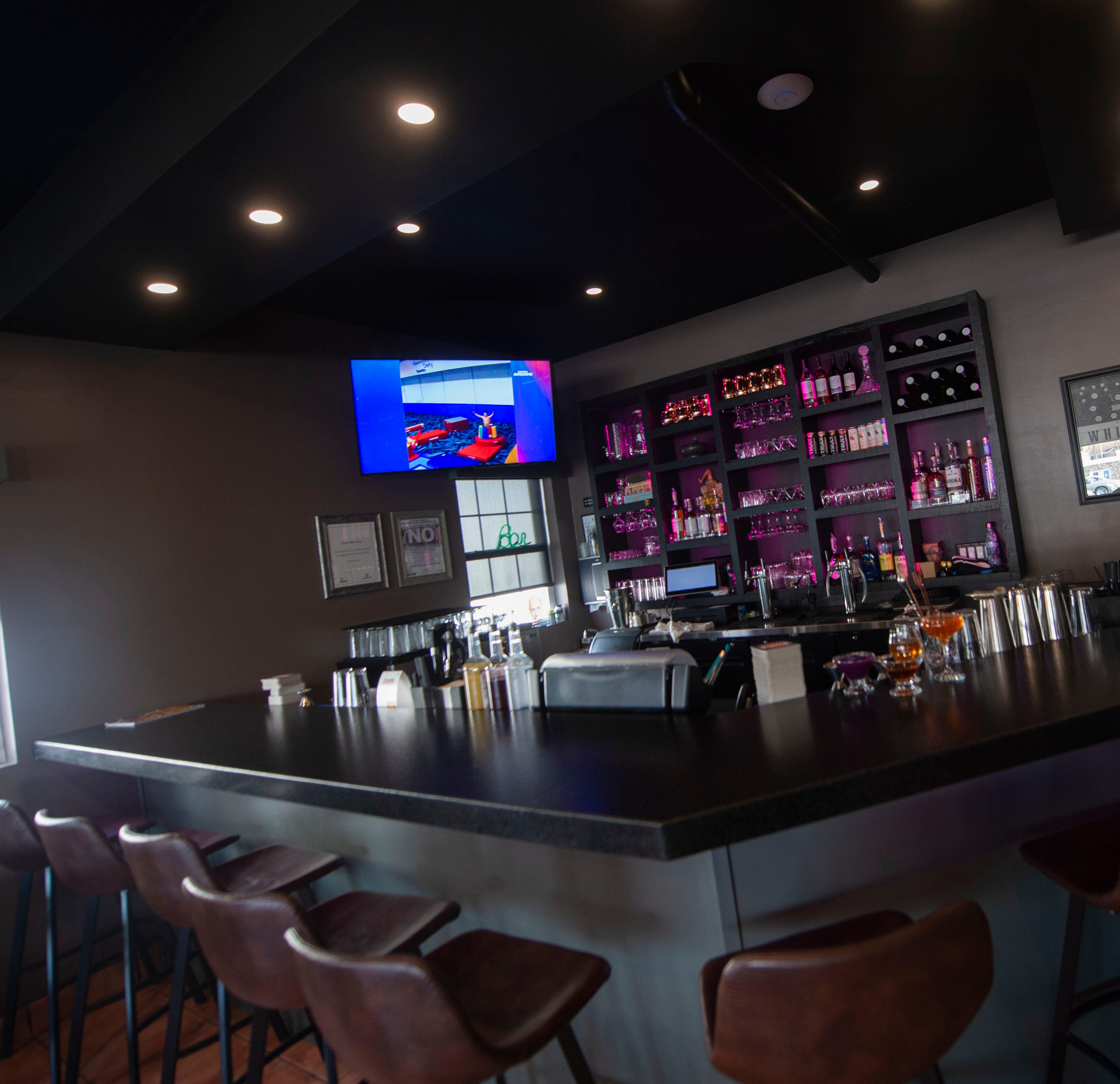 Remodeled Genova's Pizza in West York offers craft beer, cocktails