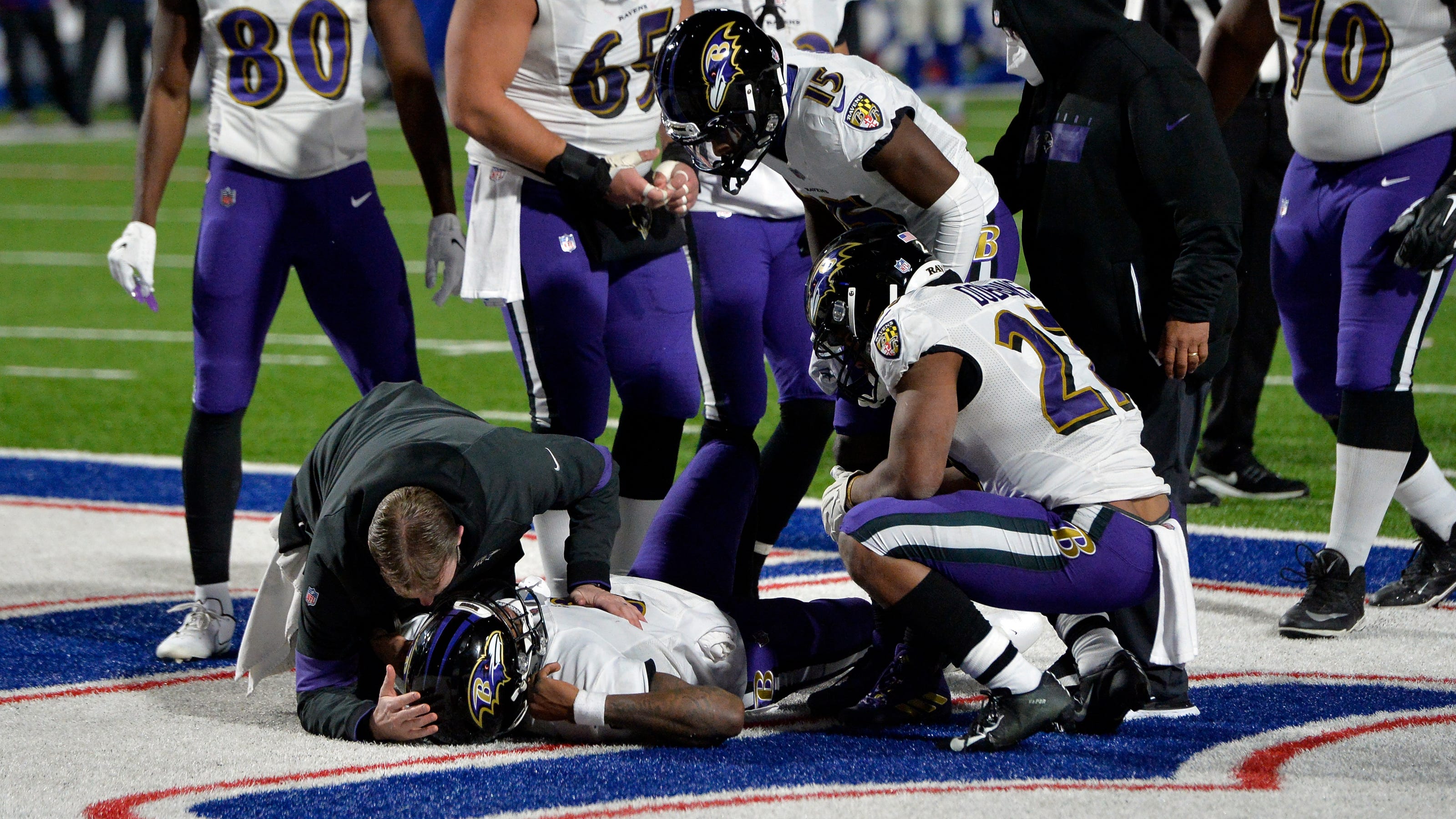 Lamar Jackson knocked out of Ravens' AFC divisional ...