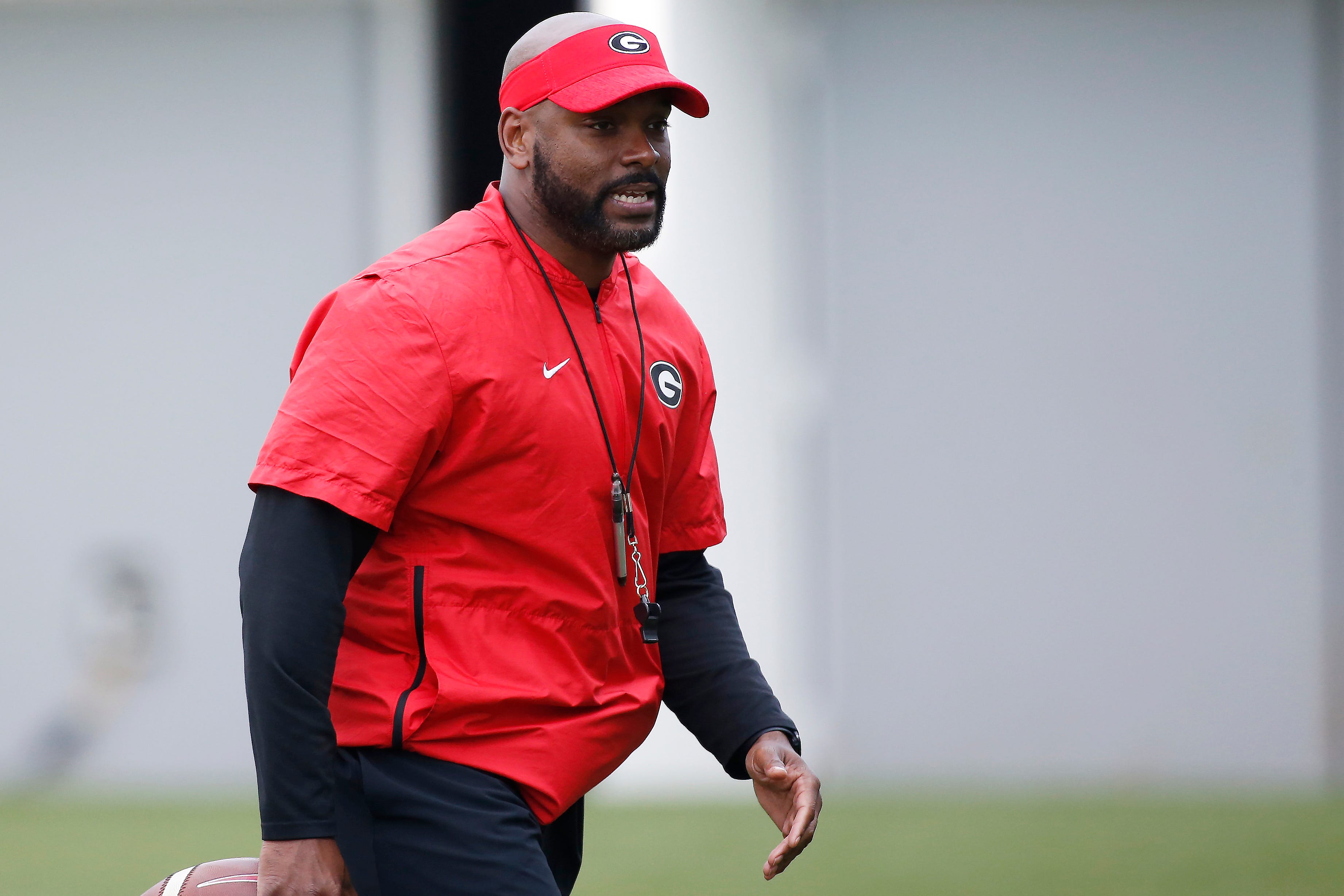 Arriba 55+ imagen uga football coach