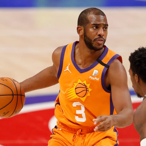 Phoenix Suns guard Chris Paul in a game against th