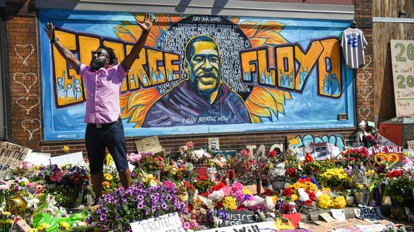 Former NFL player Tyrone Carter passionately speak