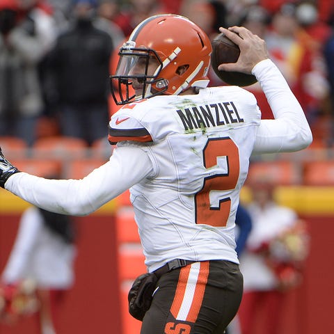 Johnny Manziel during a 2015 game between the Clev
