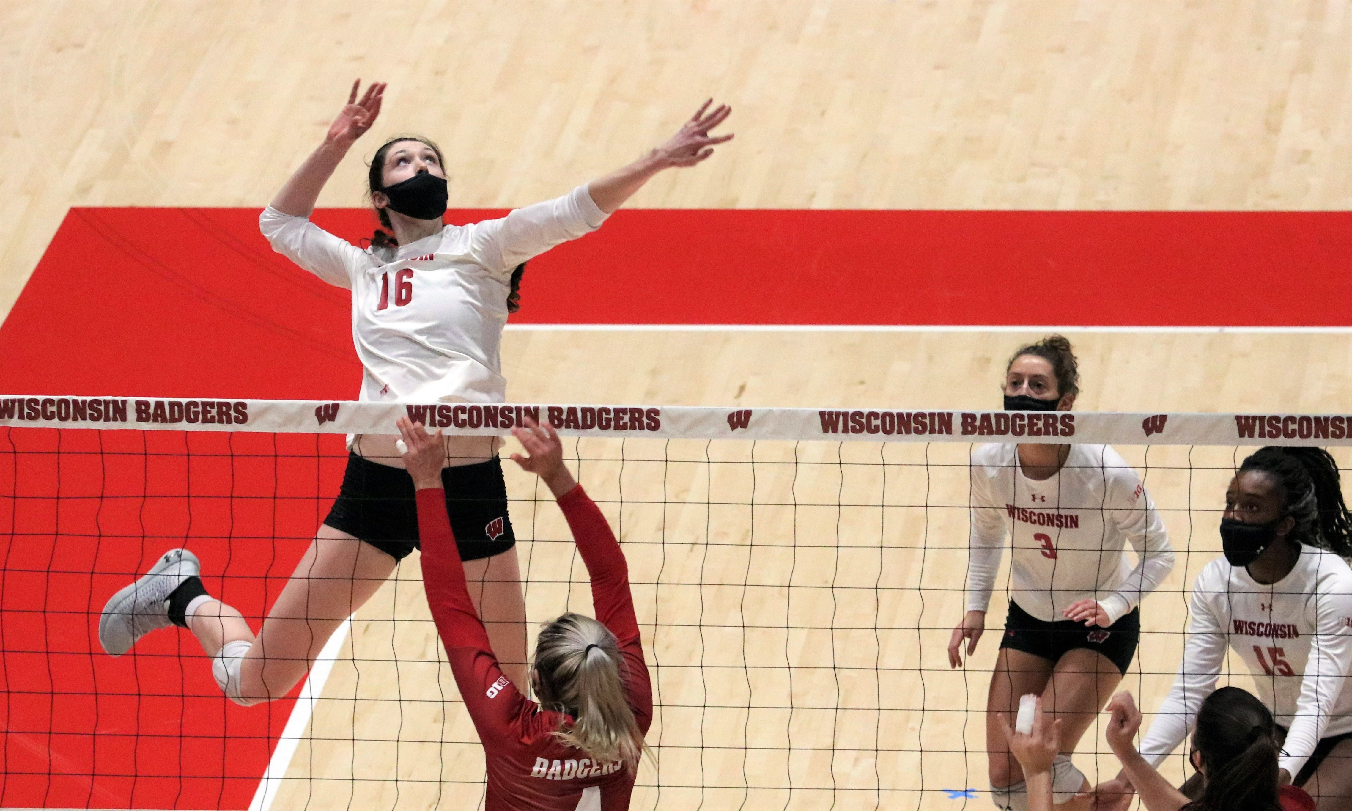 Wisconsin sweeps UCLA to reach NCAA volleyball quarterfinals