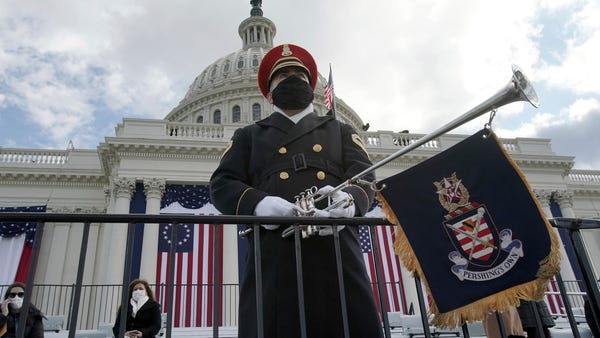 A member of the U.S. Army Band waits before Presid