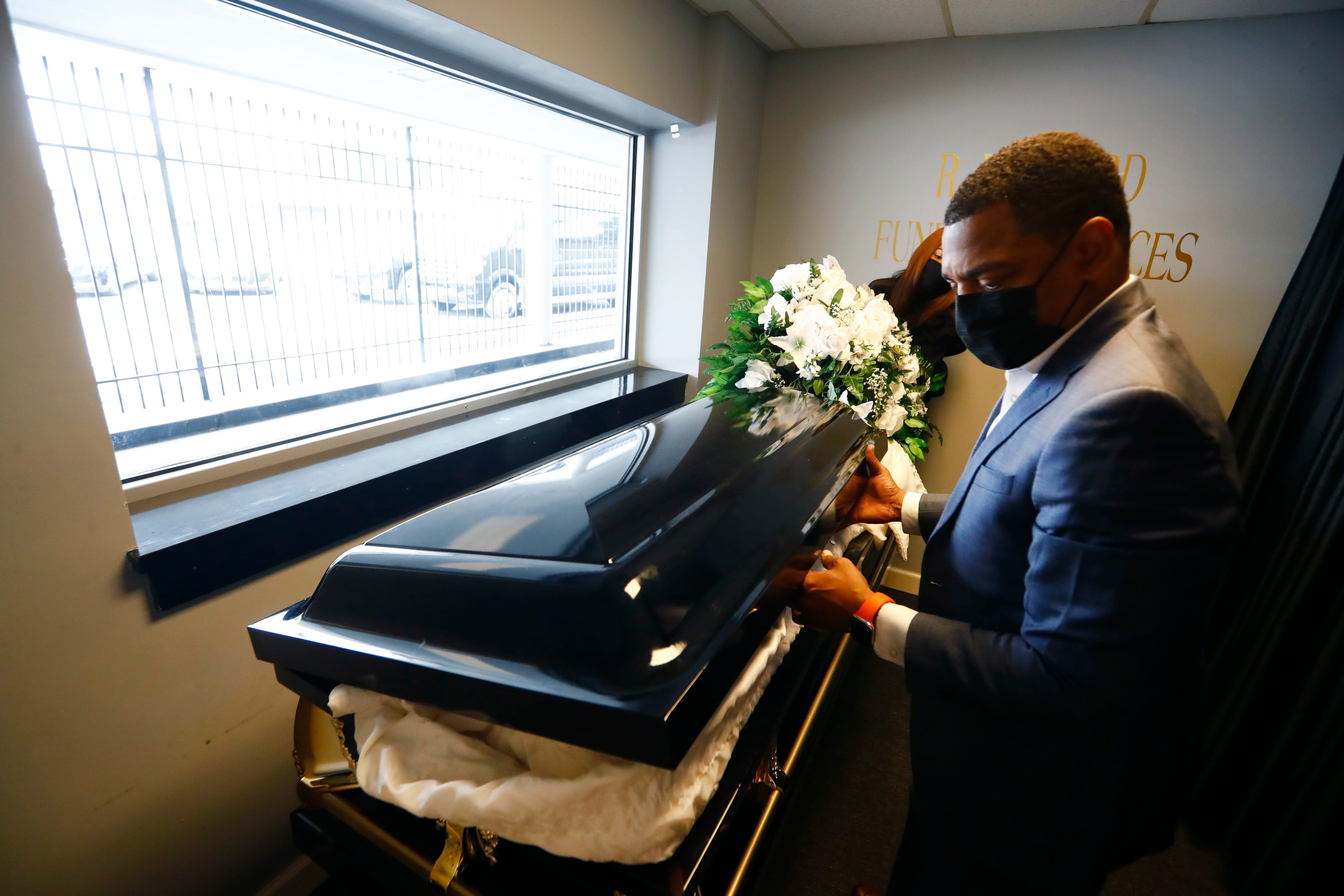 Netflix series 'Buried by the Bernards' stars Memphis funeral home