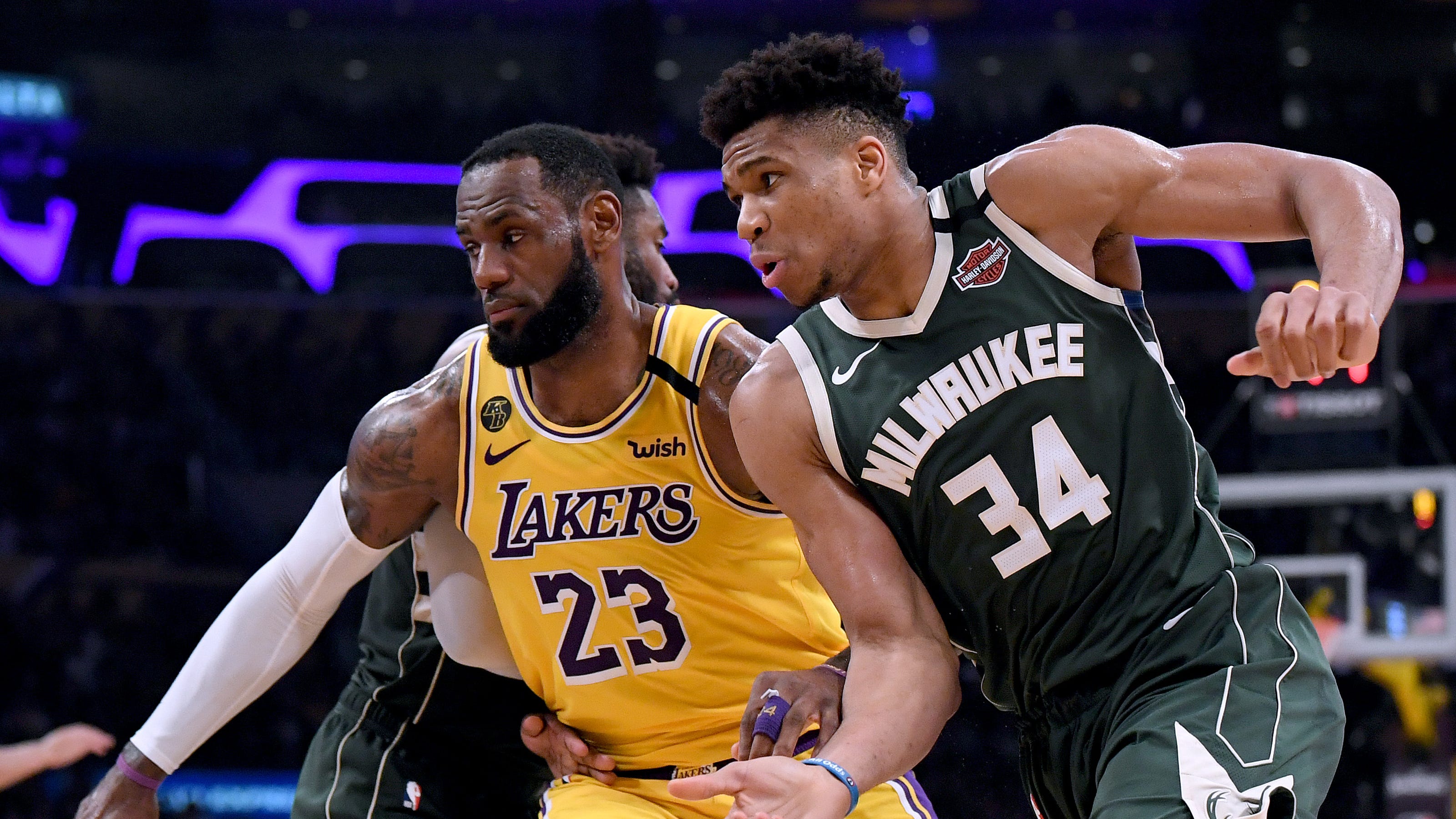 Lakers 113, Bucks 106: LeBron James leads the way and red-hot Kentavious Caldwell-Pope makes the difference