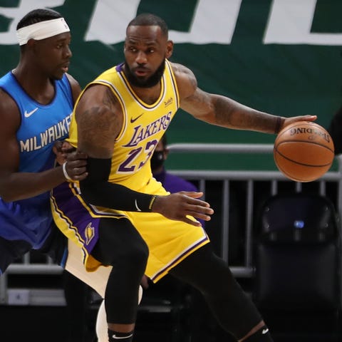 LeBron James scored 34 points in the Lakers' win o