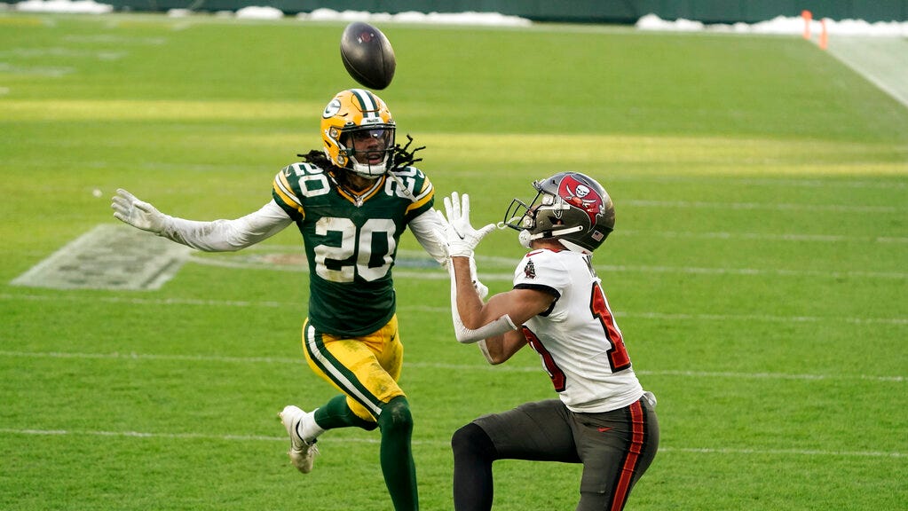 Tampa Bay Buccaneers' Scott Miller catches a 39-yard touchdown pass against Green Bay Packers' Kevin King during the first half.