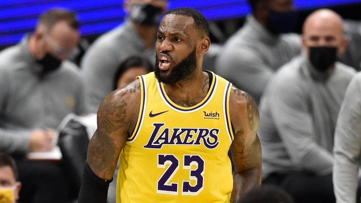 LeBron James celebrates after a 3-pointer in the Lakers' win over the Cavaliers.