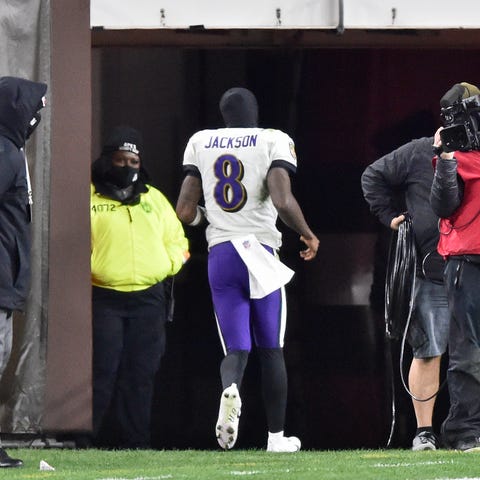 Ravens quarterback Lamar Jackson had to leave a ga
